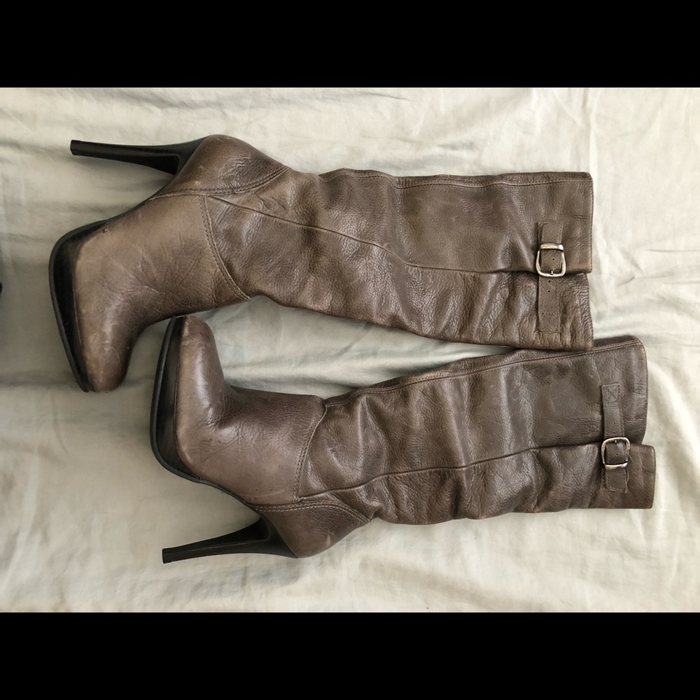 Sexy leather boots!